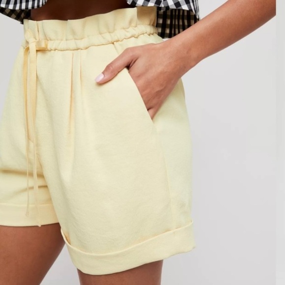 Aritzia Wilfred Lucienne Yellow High Waisted Shorts - Picture 2 of 14